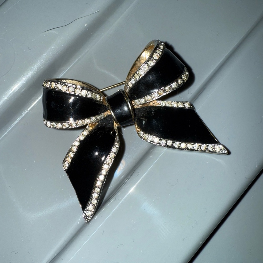 Stylish Black Bow Brooch with Rhinestones